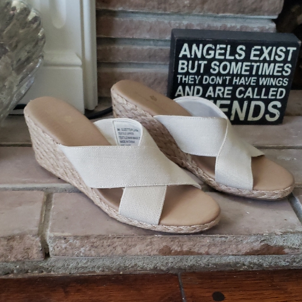 NWOT Tommy Bahama Suzette Wedge Sandals Size 9